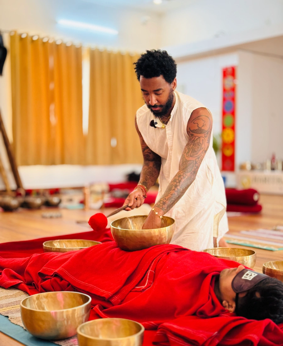 Who can join the Himalayan Singing Bowl Teacher Training Course in Rishikesh